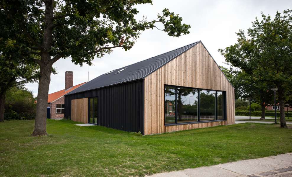 Tilbygning i stål og træ skaber ekstra plads til ”udlån” på Risskov Bibliotek, Risskov Bibliotek - Fortebakken 1, 8240 Risskov